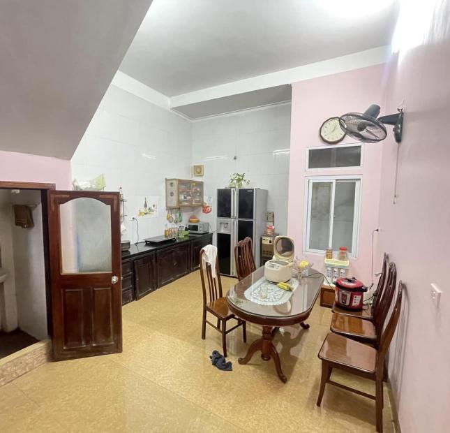 Bán Nhanh Nhà ngõ 166 Trần Duy Hưng. DT: 50m, MT: 4.4m, 3 tầng giá chỉ 7,5 tỷ