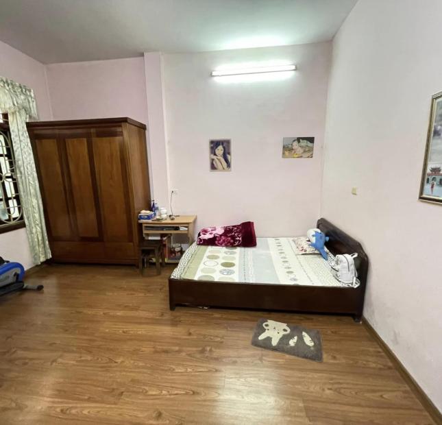 Bán Nhanh Nhà ngõ 166 Trần Duy Hưng. DT: 50m, MT: 4.4m, 3 tầng giá chỉ 7,5 tỷ
