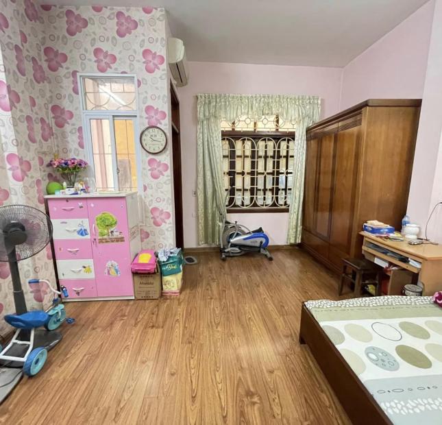 Bán Nhanh Nhà ngõ 166 Trần Duy Hưng. DT: 50m, MT: 4.4m, 3 tầng giá chỉ 7,5 tỷ
