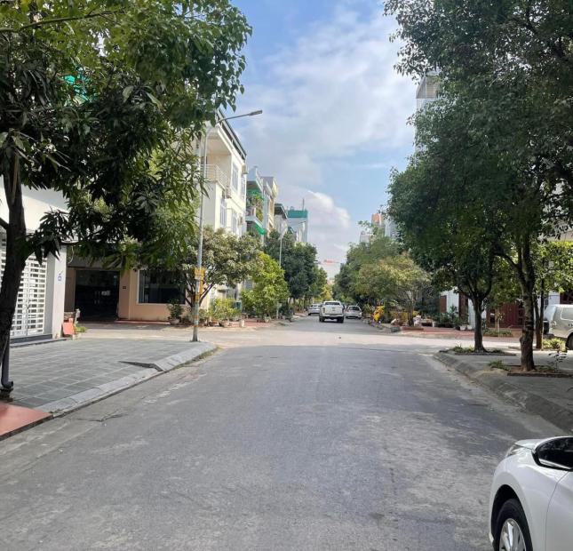 Bán Duy nhất 01 ô đất quay biển tại khu TĐC lò vôi cột 8, p Hồng Hà Giá siêu tốt.