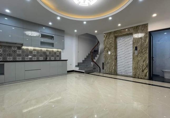 Bán Nhà 50m2x 5tầng, Phân Lô Quân Đội - Nhà Đẹp đầy đủ Nội Thất ,Cách 10m ô tô tránh Chỉ 12,x tỷ