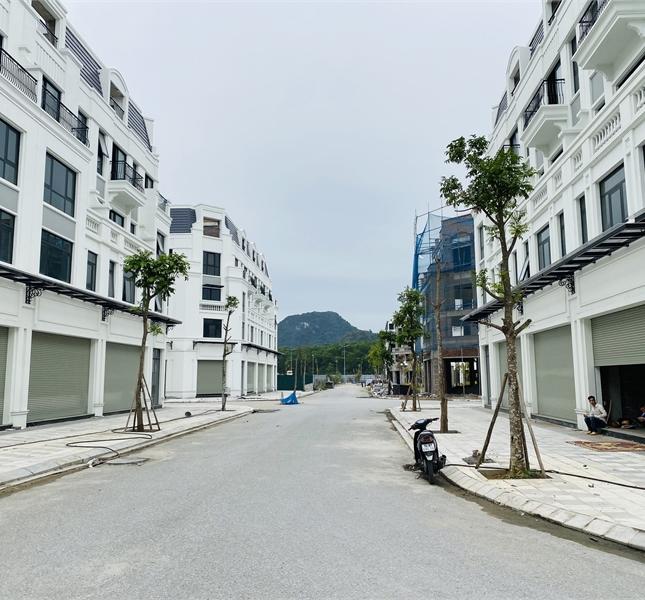 Ở thảnh thơi - Buôn lời bán lãi - Biệt Thự La Emera Hạ Long với diện tích 162m, xây 4.5 tầng,có