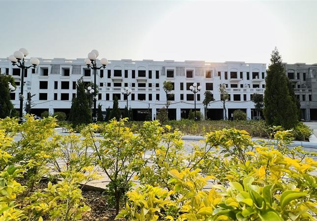 Ở thảnh thơi - Buôn lời bán lãi - Biệt Thự La Emera Hạ Long với diện tích 162m, xây 4.5 tầng,có