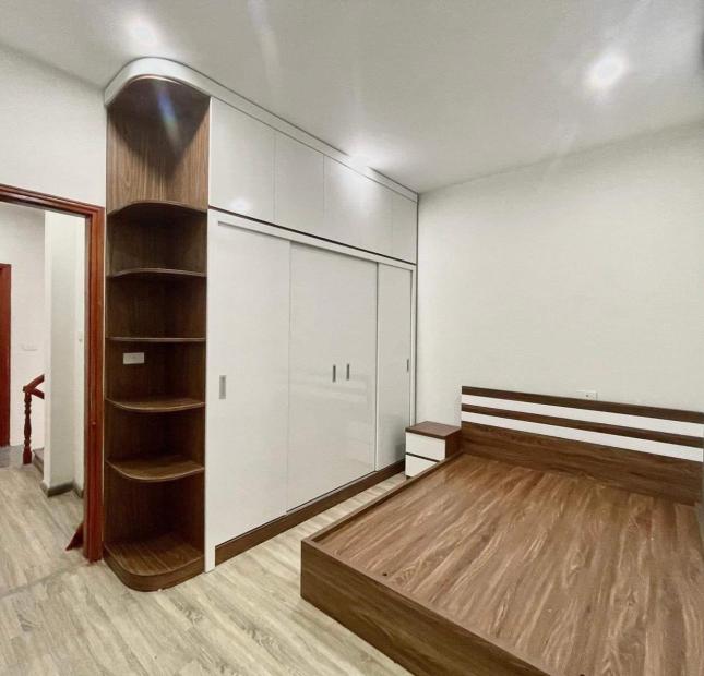 Bán Nhà Ngọc Hà, Ba Đình, Lô Góc, 3 Mặt Ngõ, Sát Phố, 30m2 4T MT3.8m, Giá 3.3 Tỷ