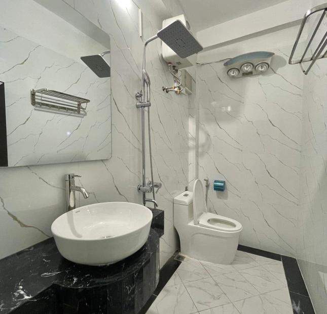Bán Nhà Ngọc Hà, Ba Đình, Lô Góc, 3 Mặt Ngõ, Sát Phố, 30m2 4T MT3.8m, Giá 3.3 Tỷ