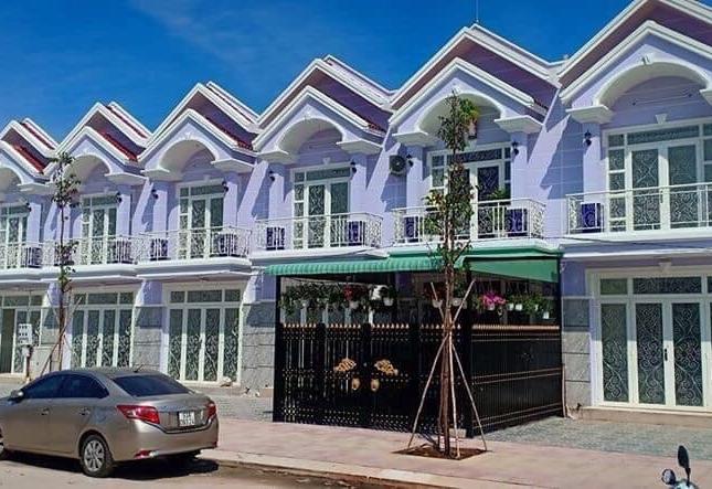 Nhà Phố thương mại nằm trong lòng khu đô thị sầm uất nhất bến cát Bình Dương