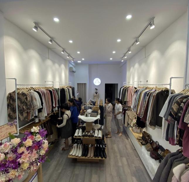 CẦN SANG NHƯỢNG SHOP QUẦN ÁO  Vị trí : 262 Núi Thành- Đà Nẵng