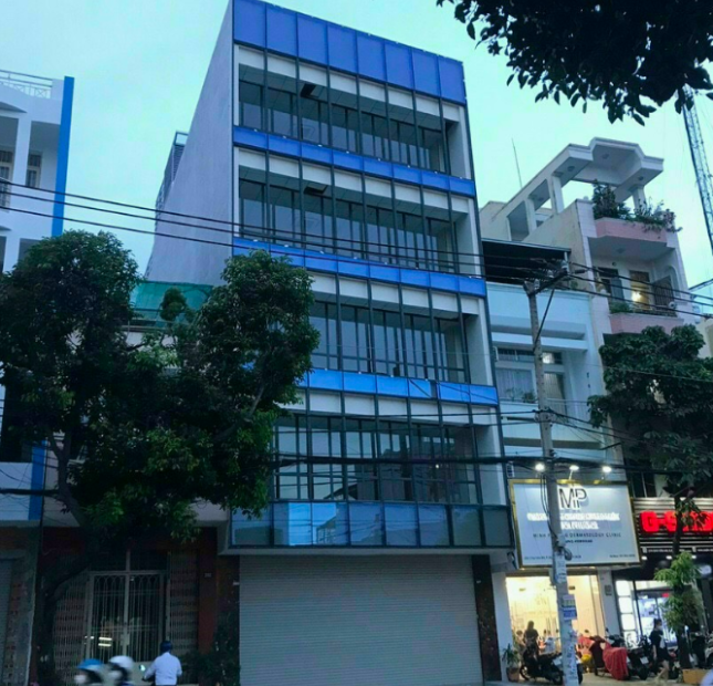 Cho thuê gấp nhà mặt tiền Nguyễn Tri Phương P8 Q10 DT 8x20m, 6 lầu TM , 180 triệu/th