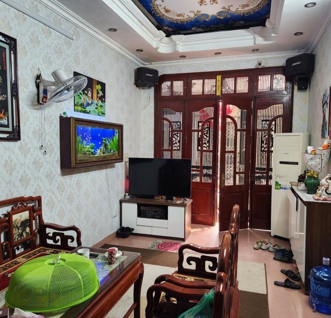Bán nhà riêng Minh Khai, Ô TÔ, DT 30 m2 * 4T, giá chào 2 tỷ 8, Lh: 0984417892.            