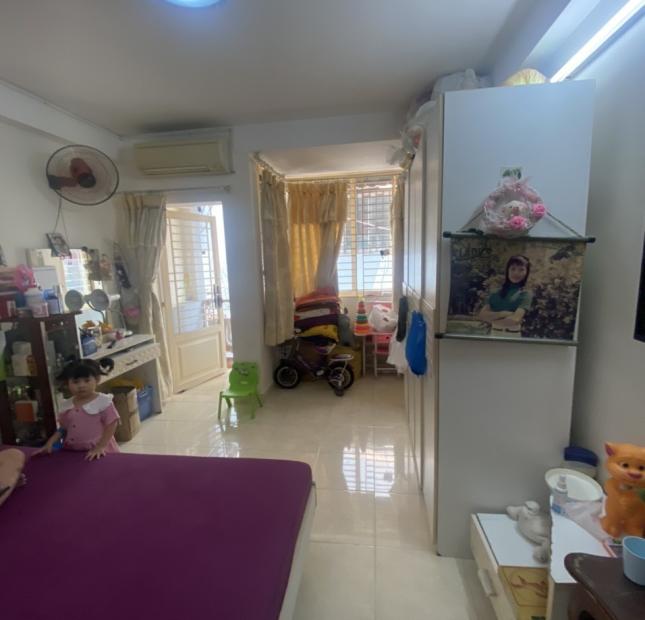 Giá cực sốc! chỉ hơn 5 tỷ, nhà 4 tầng, ngay Ba Tháng Hai, Q10
