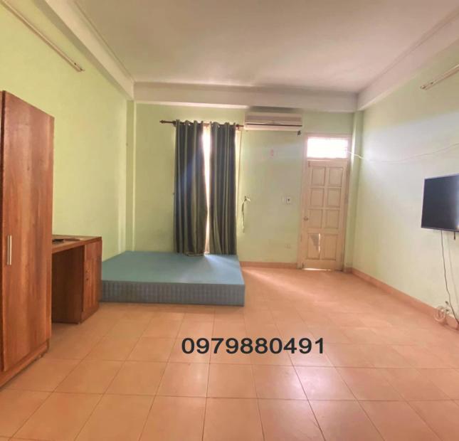 Bán nhà Lạc Long Quân: Ngõ 603 thông, oto tránh, đi qua nhà. 35m2 xây 6T. Giá: 4.9 tỷ