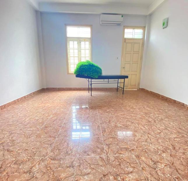 Bán nhà Lạc Long Quân: Ngõ 603 thông, oto tránh, đi qua nhà. 35m2 xây 6T. Giá: 4.9 tỷ