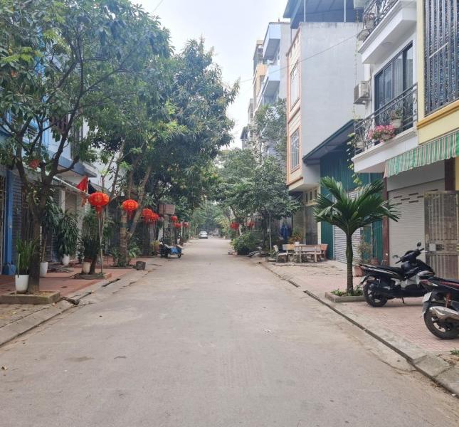 PHÂN LÔ 50m2 - Ô TÔ TRÁNH - KĐT KIẾN HƯNG - DÂN XÂY 2 THOÁNG - VỈA HÈ - KINH DOANH VĂN PHÒNG. 7.5
