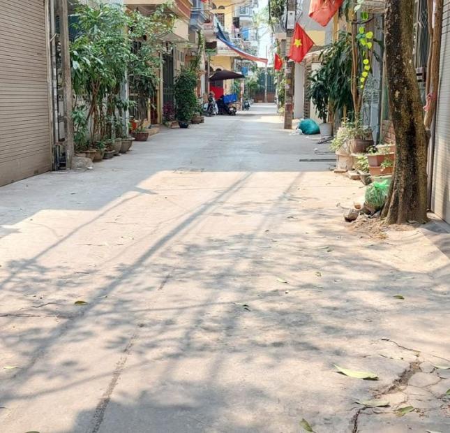 Bán nhà 3 tầng ngõ 1197 Giải Phóng 550m mặt tiền 10m ô tô tránh