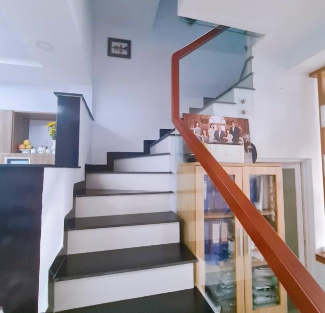 Bán nhà 3 lầu đường 22 linh đông , dt 60m2 , giá 5.8 tỷ