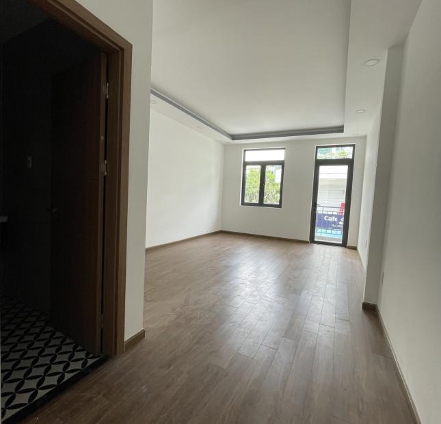 Bán nhà mặt tiền đường số Phạm Hữu Lầu, Q7, Dt 4x18m, 3 lầu, 4pn, 5wc, Giá 11,9 tỷ.