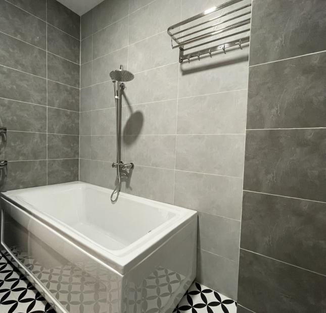 Bán nhà mặt tiền đường số Phạm Hữu Lầu, Q7, Dt 4x18m, 3 lầu, 4pn, 5wc, Giá 11,9 tỷ.