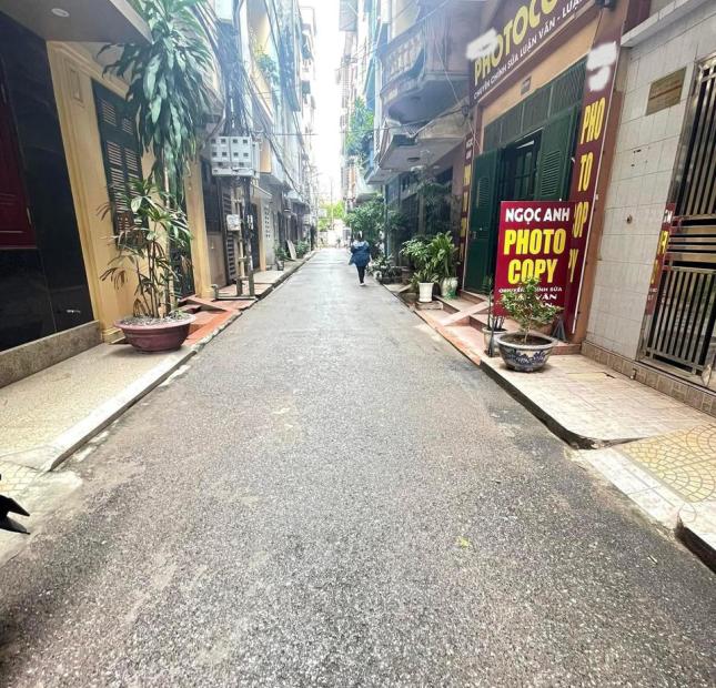 CHỦ NHÀ BÁN NHÀ TRẦN QUỐC HOÀN- CẦU GIẤY. Ô TÔ. DT 45M2, MT 4.5M, 4 TẦNG. GIÁ NHỈNH 8 TỶ.