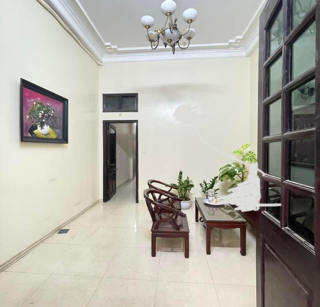 CHỦ NHÀ BÁN NHÀ TRẦN QUỐC HOÀN- CẦU GIẤY. Ô TÔ. DT 45M2, MT 4.5M, 4 TẦNG. GIÁ NHỈNH 8 TỶ.