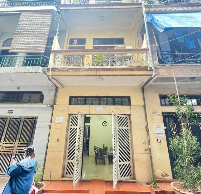 CHỦ NHÀ BÁN NHÀ TRẦN QUỐC HOÀN- CẦU GIẤY. Ô TÔ. DT 45M2, MT 4.5M, 4 TẦNG. GIÁ NHỈNH 8 TỶ.