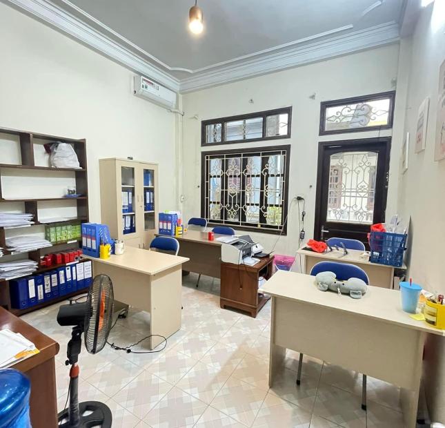 CHỦ NHÀ BÁN NHÀ TRẦN QUỐC HOÀN- CẦU GIẤY. Ô TÔ. DT 45M2, MT 4.5M, 4 TẦNG. GIÁ NHỈNH 8 TỶ.