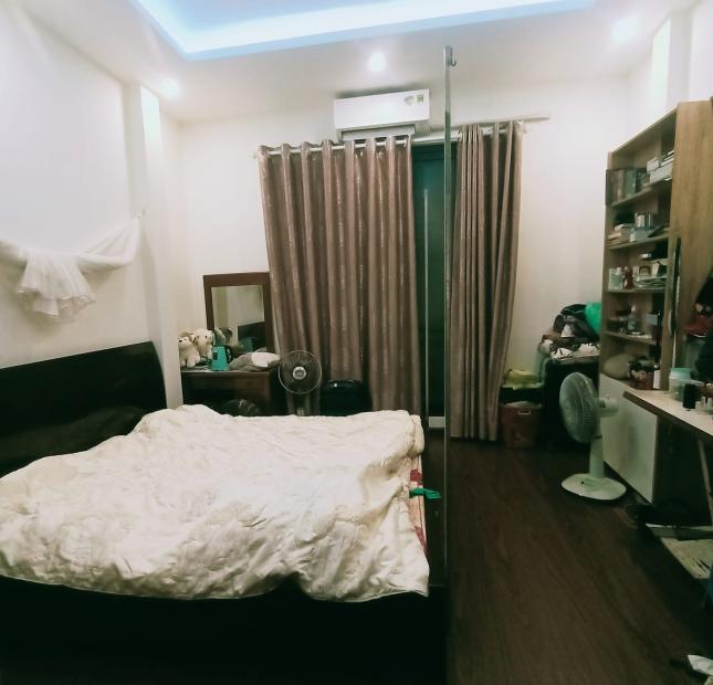Bán nhà Nguyễn Sơn, Long Biên, 5 tầng, 33m2 , GẦN PHỐ, Đủ NỘI THẤT. ĐT: 0357613689