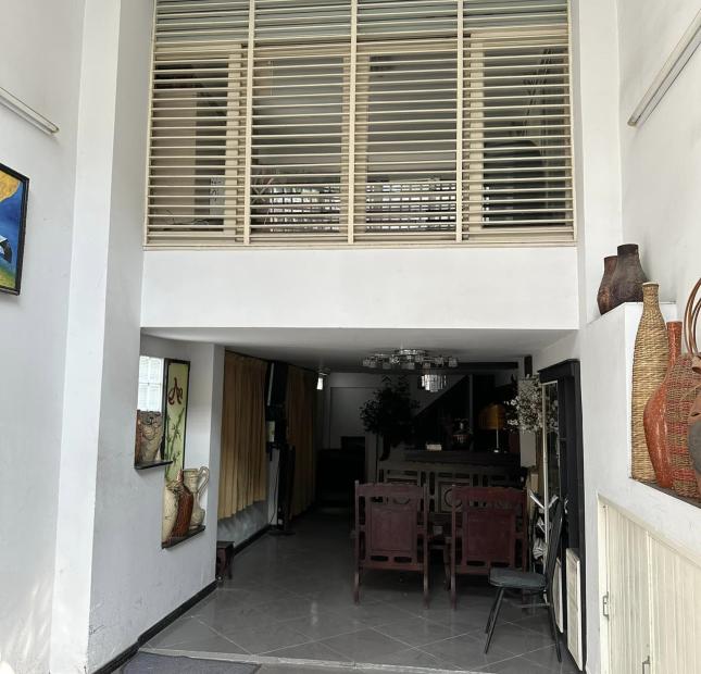 Nhà mặt tiền Nguyễn Văn Trỗi 68m2, ngang 4m, có gara ô tô trong nhà chỉ nhỉnh 9 tỷ. LH 0386372900