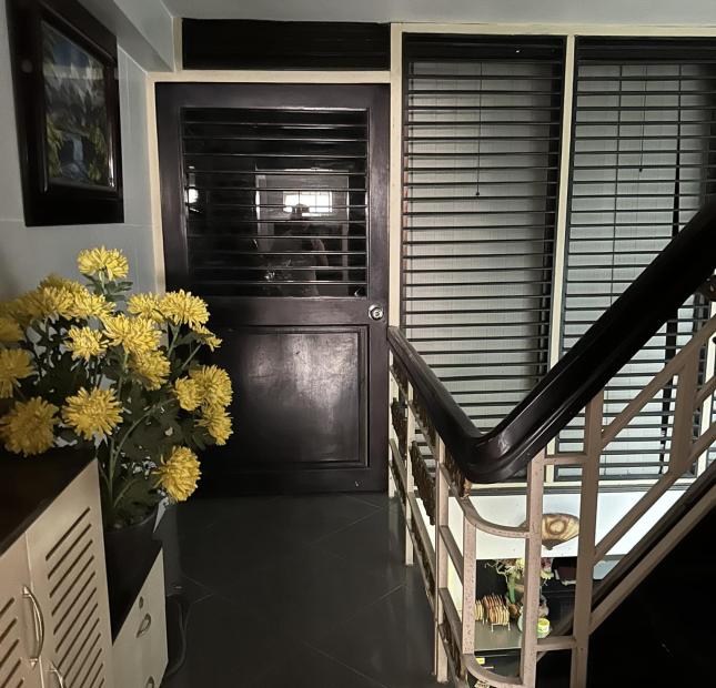 Nhà mặt tiền Nguyễn Văn Trỗi 68m2, ngang 4m, có gara ô tô trong nhà chỉ nhỉnh 9 tỷ. LH 0386372900