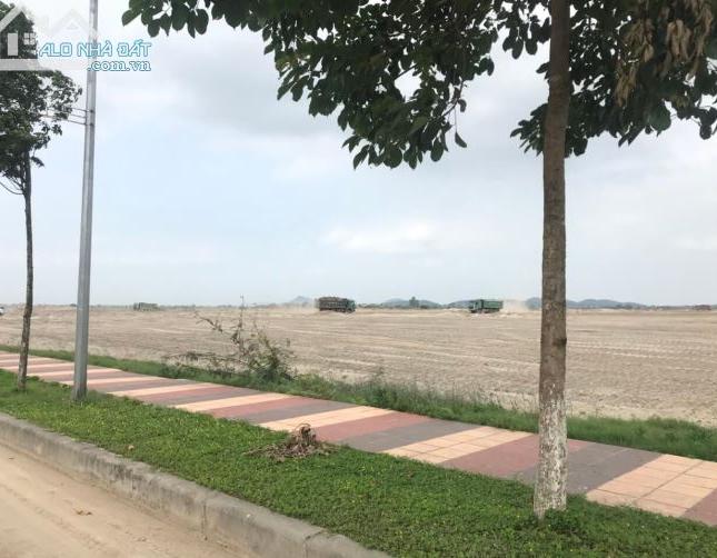 Bán đất KCN Châu Sơn 20ha, 3 mặt tiền, đường trục chính, ưu đãi thuế. Giá 1,2tr/m2. 