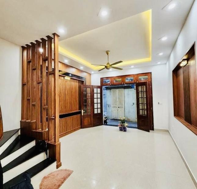 Bán nhà riêng Đại La, Ô TÔ, DT 45m, 4T, MT 5,9 m, giá chào 7 tỷ 4, Lh: 0984417892        