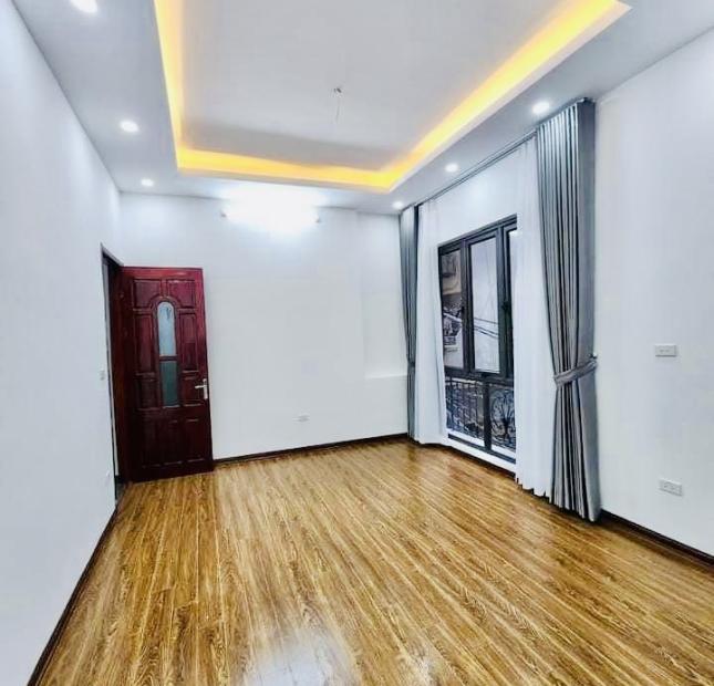 Bán nhà riêng Đại La, Ô TÔ, DT 45m, 4T, MT 5,9 m, giá chào 7 tỷ 4, Lh: 0984417892        