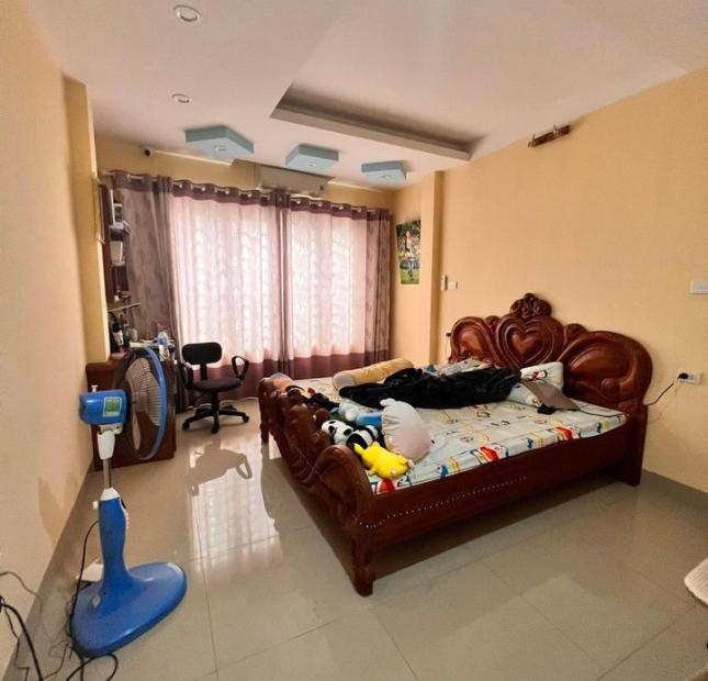 Cần cho thuê nhà 5 tầng tại số 7 ngách 91, ngõ 1194 đường Láng, Đống Đa