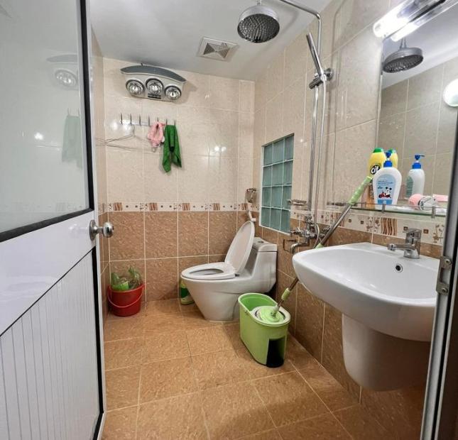 Cần cho thuê nhà 5 tầng tại số 7 ngách 91, ngõ 1194 đường Láng, Đống Đa