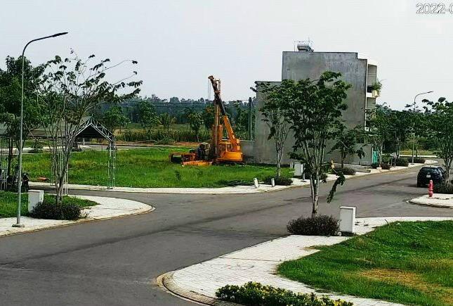 Nhà đất đẹp như hình 85m2  ( 10T/m2) hạ tầng hoàn thiện sổ cầm tay. cách trung tâm HCM 30 phút đi