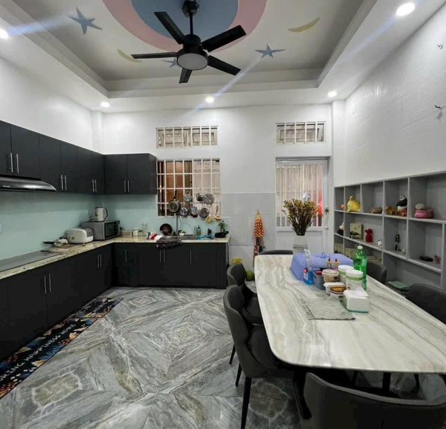 Bán nhà đường Nguyễn Tri Phương, Quận 10, hẻm rộng, 50m2, 4 tầng, giá chỉ 9.x tỷ