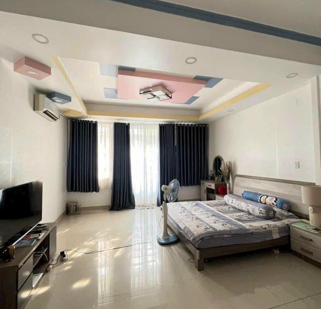 Bán nhà đường Nguyễn Tri Phương, Quận 10, hẻm rộng, 50m2, 4 tầng, giá chỉ 9.x tỷ