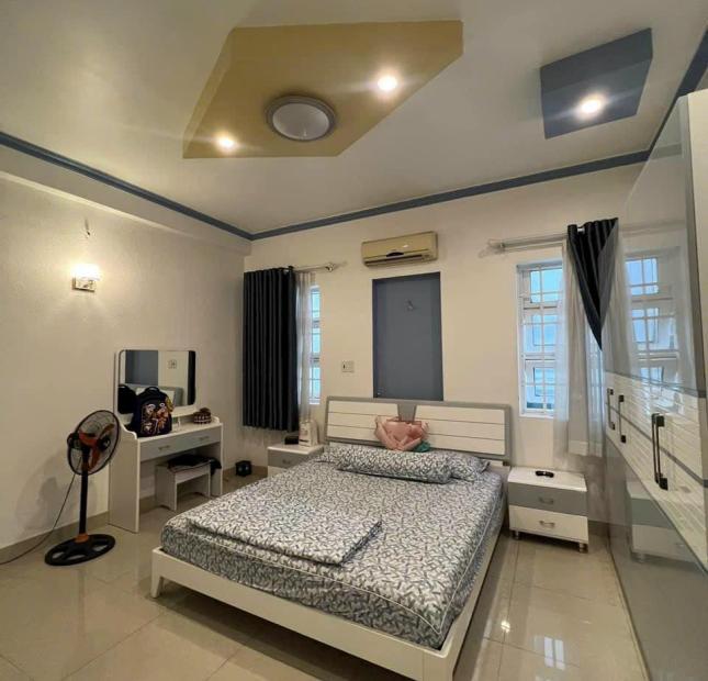 Bán nhà đường Nguyễn Tri Phương, Quận 10, hẻm rộng, 50m2, 4 tầng, giá chỉ 9.x tỷ