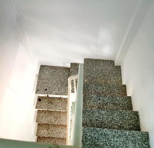 Bán nhà đẹp đường số 12, Bình Tân, 18m2, 2.5x7, 3 tầng, 2PN, chỉ 2.1 tỷ TL chính chủ.