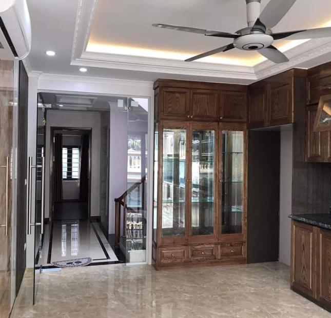 Bán nhà Hoàng Văn Thái PL DT:76M X7T MT: 5M tháng máy Đường ô tô tải giá chỉ:11 tỷ LH 0975172888