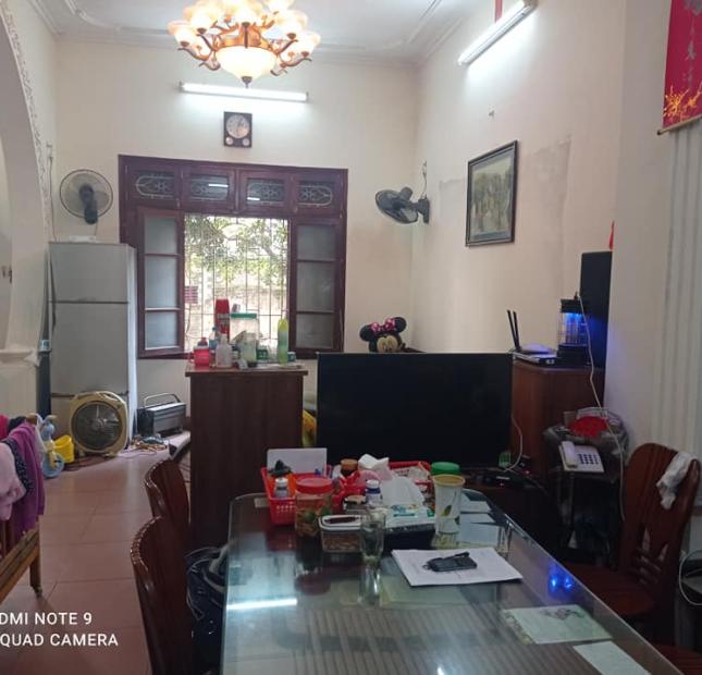 Bán nhà phố Nguyễn Khánh Toàn, Trước nhà oto tránh ngõ thông 55m2 8 tỷ