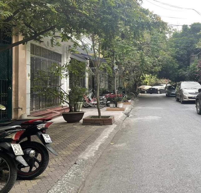 Bán nhà Nguyễn Hoàng Tôn, phân lô 60m2, MT 6.6m giá 7.5 tỷ