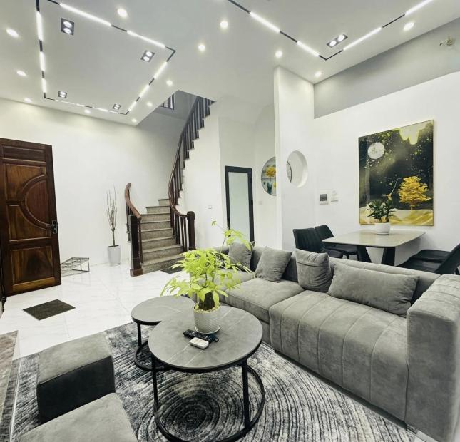             SIÊU PHẨM CẦU GIẤY LÔ GÓC 46M X 4T, 4 THOÁNG, Ô TÔ 5,8 TỶ.