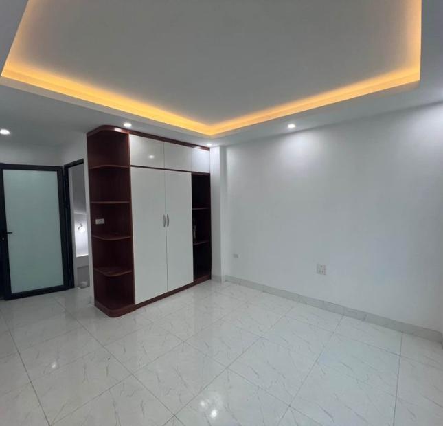 Nhà La Tinh Đông La. Nằm cách Yên Nghĩa 800m. Mặt ngõ thoáng. 50m ra trục chính. S 30m2 1,8 tỷ