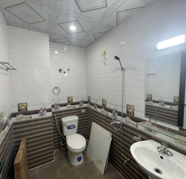 Nhà La Tinh Đông La. Nằm cách Yên Nghĩa 800m. Mặt ngõ thoáng. 50m ra trục chính. S 30m2 1,8 tỷ