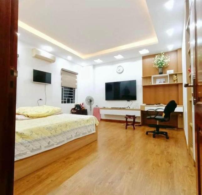 Bán nhà Linh Lang, Ba Đình, 10m ra phố, nhà đẹp về ở ngay, ngõ 3 gác tránh. Giá 3.8 tỷ