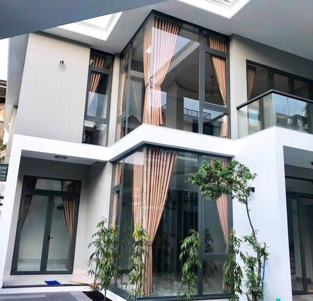 biệt thự rất đẹp, nội thất sang trọng, gỗ, 8x18m, Nguyễn Tri Phương,P08,Q10