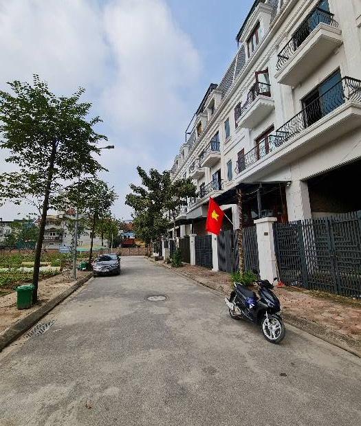 •	Chính chủ nhờ bán biệt thự liền kề Happy land Đông anh, DT: 90, MT: 5, 6 tầng, giá chào: 7.9 tỷ