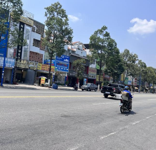 Kẹt tiền bán gấp 300m2 (10x30m), sát chợ, gần trường học cấp 2, dân đông