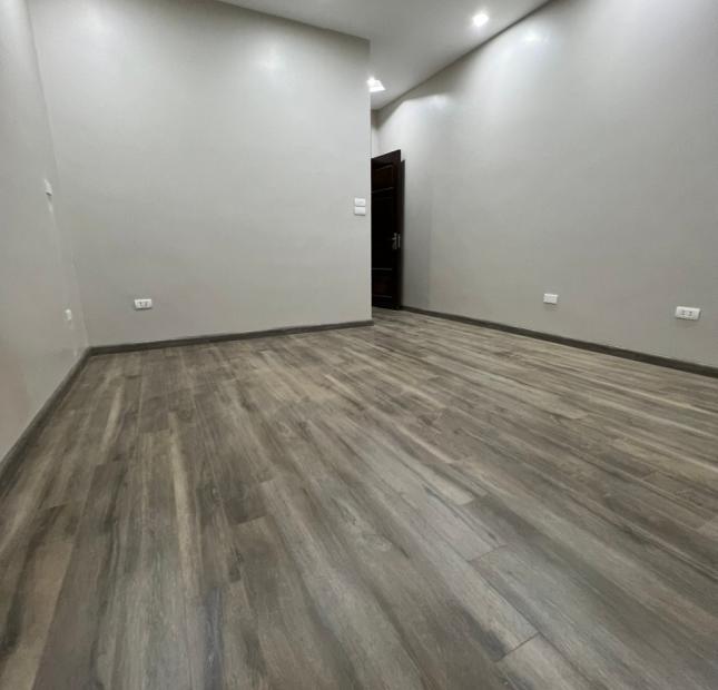 Bán nhà Tô Vĩnh Diện 40m x 4 tầng, mt: 3.7m, 2 thoáng ngõ 3 ô tô vào