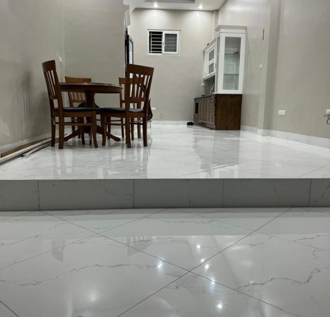 Bán nhà Tô Vĩnh Diện 40m x 4 tầng, mt: 3.7m, 2 thoáng ngõ 3 ô tô vào